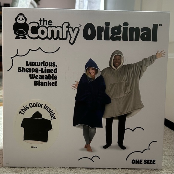 THE COMFY Original | Oversized Microfiber & Sherpa Wearable Blanket - Picture 5 of 6